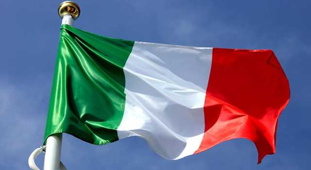 2 Giugno:  consegna della Costituzione e della Bandiera italiana ai diciottenni
