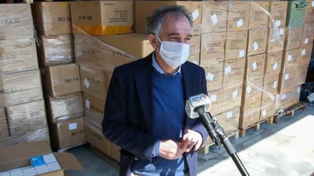 Coronavirus, per ordinanza regionale in Toscana sarà obbligatorio indossare la mascherina