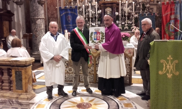 Consegnato lo stemma del Comune al Santuario della Madonna di Montenero, Patrona della Toscana